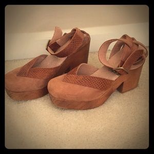 Free people block clogs